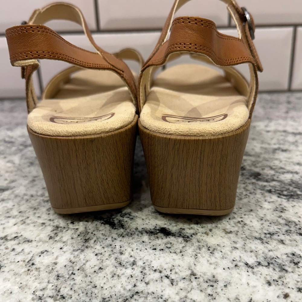 Dansko‎ Women's Tan Leather Criss Cross Wedge Sandals Size 41 - Picture 5 of 9
